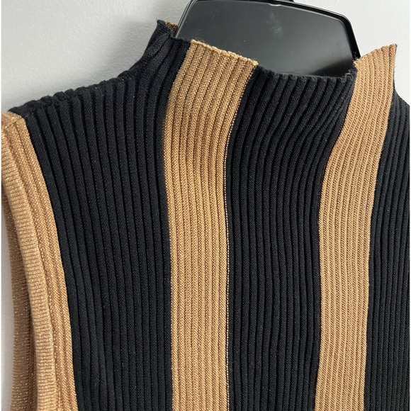 Metallic Gold and Black Cropped Sweater - Picture 3 of 5